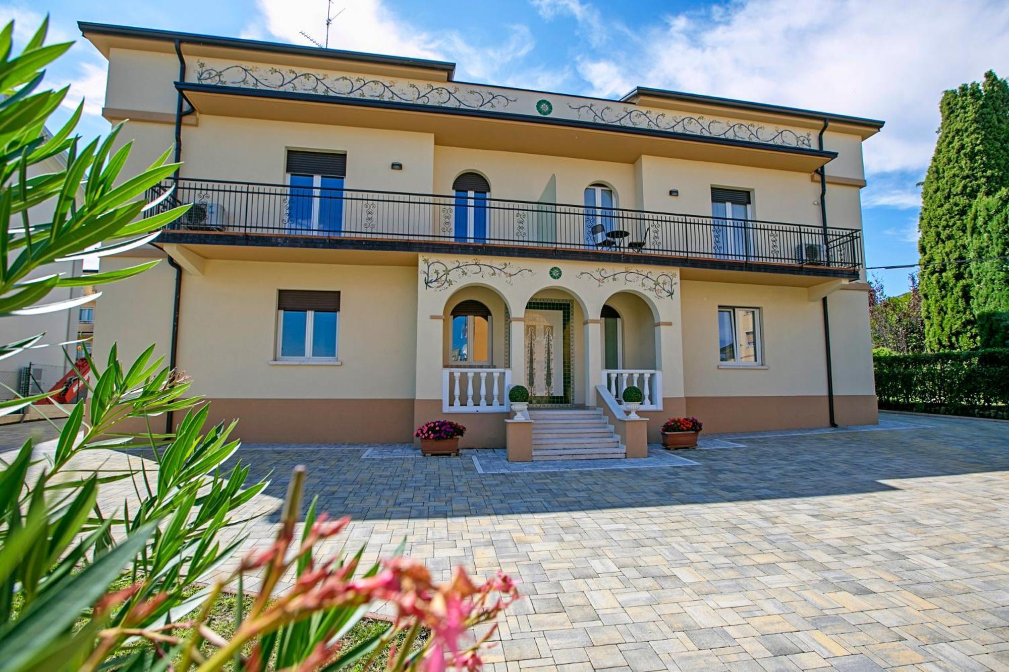 Villa Mimosa - Appartamento 2 - Happy Rentals Desenzano del Garda Exterior photo
