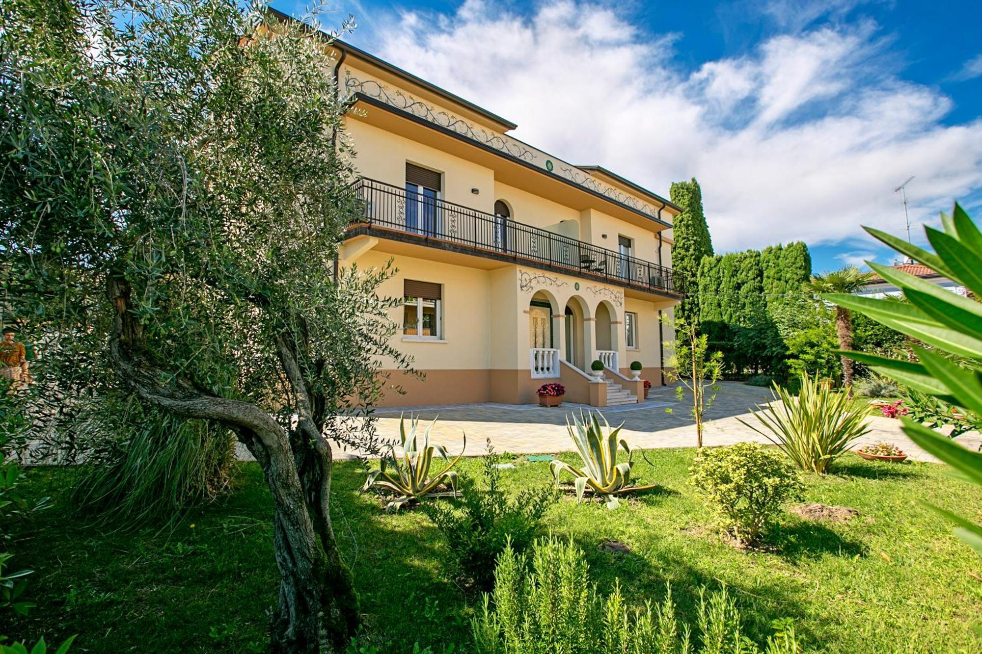 Villa Mimosa - Appartamento 2 - Happy Rentals Desenzano del Garda Exterior photo