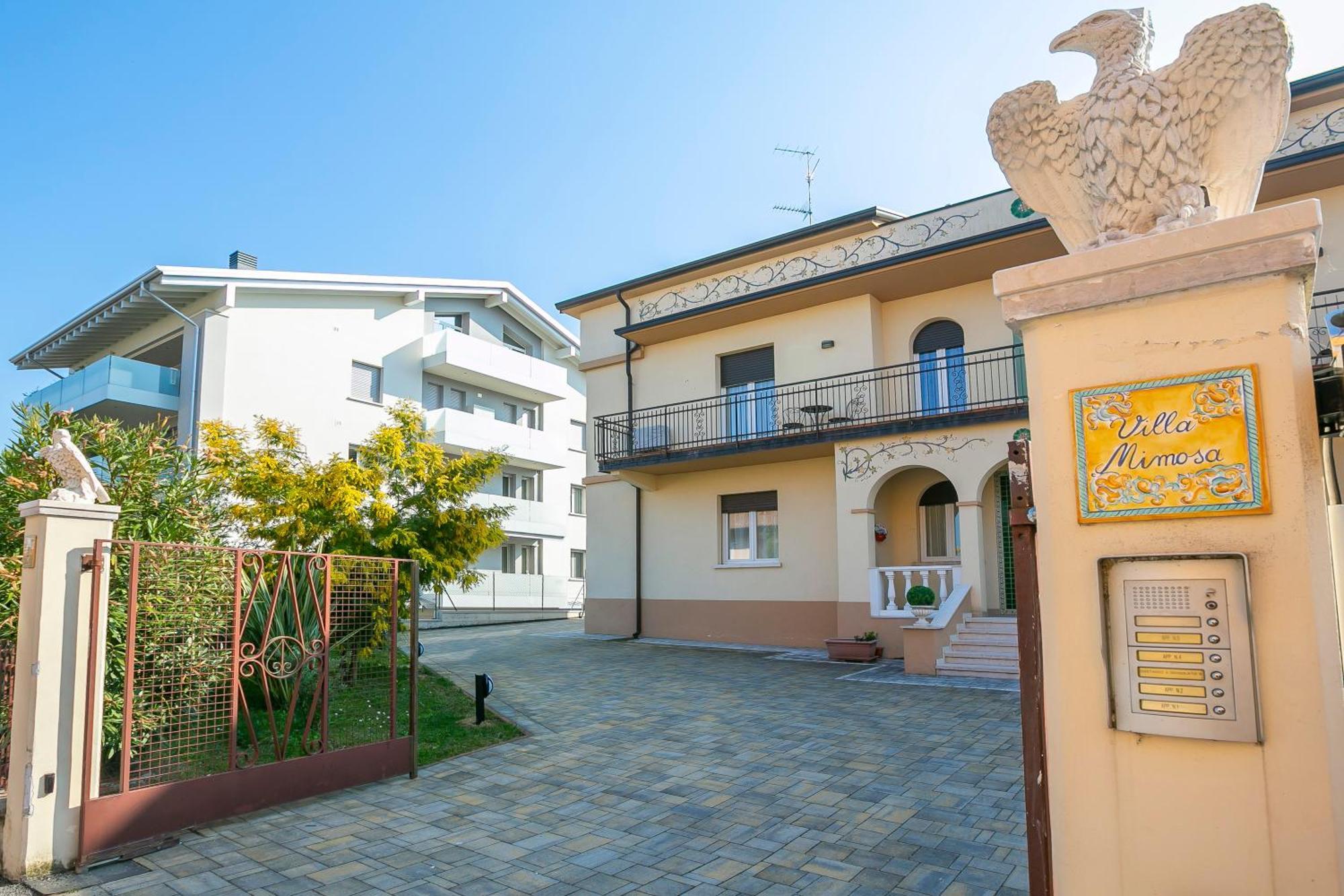 Villa Mimosa - Appartamento 2 - Happy Rentals Desenzano del Garda Exterior photo