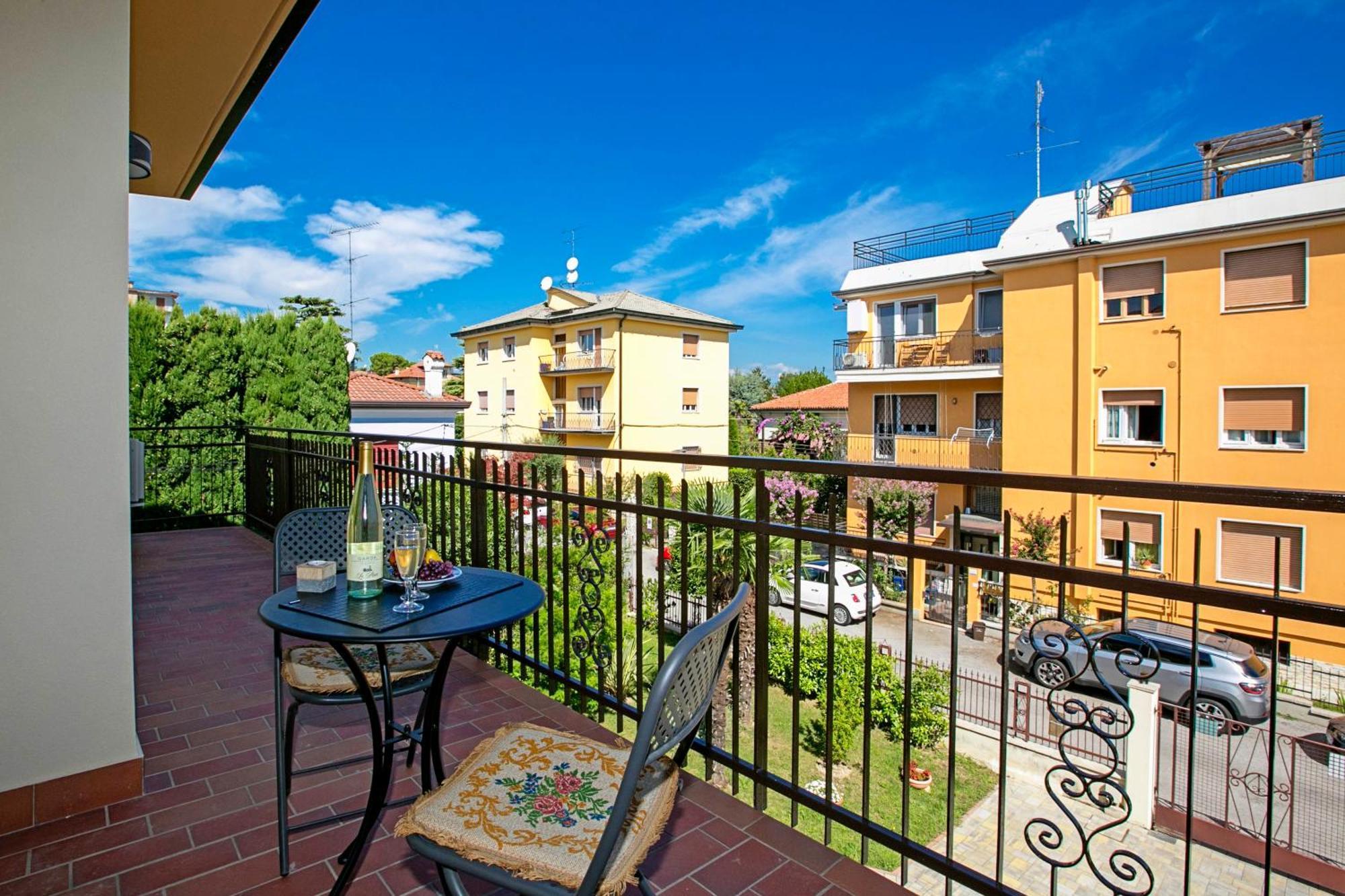 Villa Mimosa - Appartamento 2 - Happy Rentals Desenzano del Garda Exterior photo