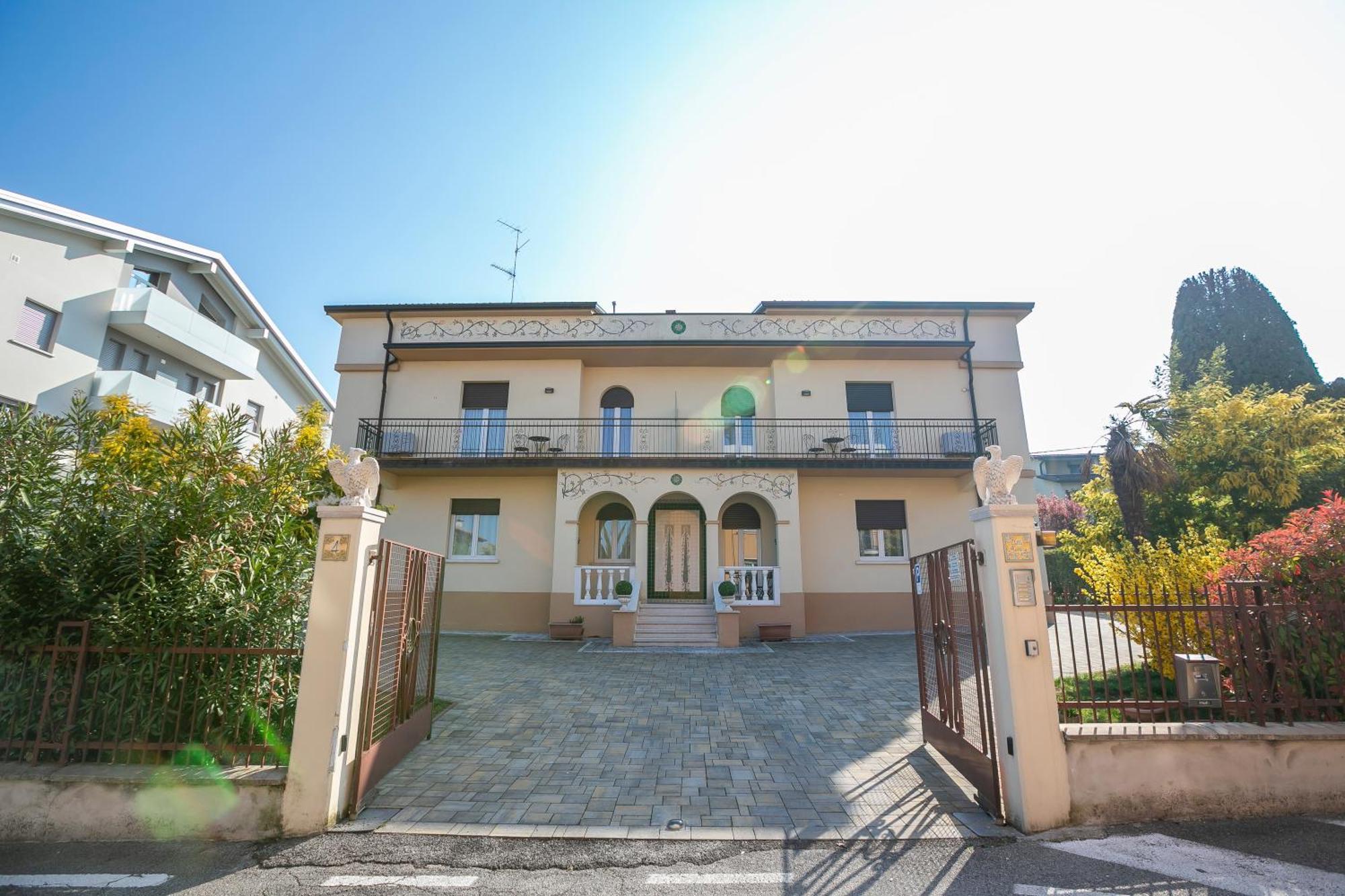 Villa Mimosa - Appartamento 2 - Happy Rentals Desenzano del Garda Exterior photo